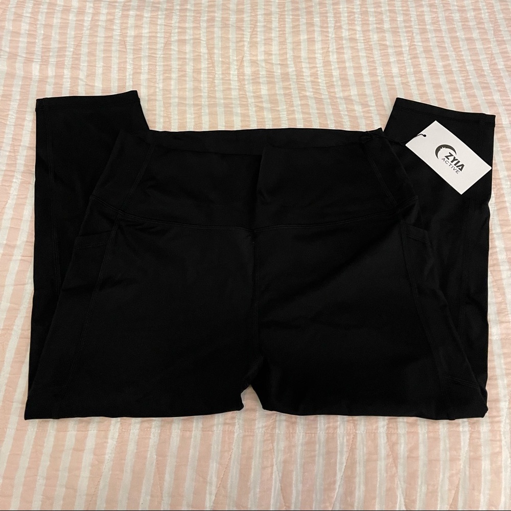Zyia Black Pocket Brilliant Hi-rise Capri 20” 20